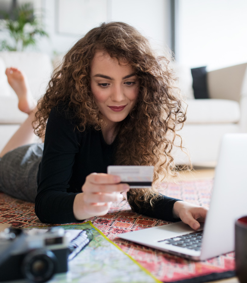 girl reading credit card